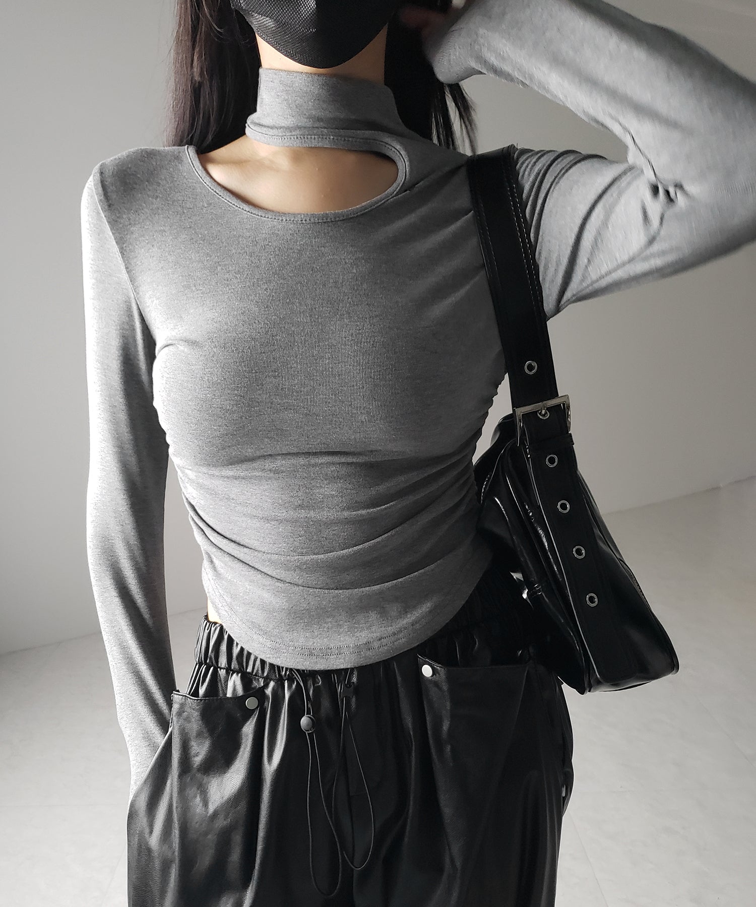 【 ２color 】カットアウトアシメチョーカーカットソートップス ／cutout asymmetry choker cutsew tops
