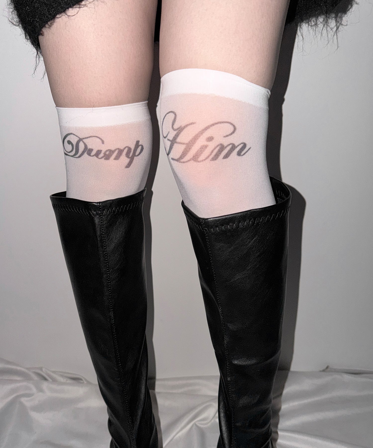 【 選べる３柄アソート 】レタリングロゴシアーニーハイソックス ／ lettering logo sheer knee high socks