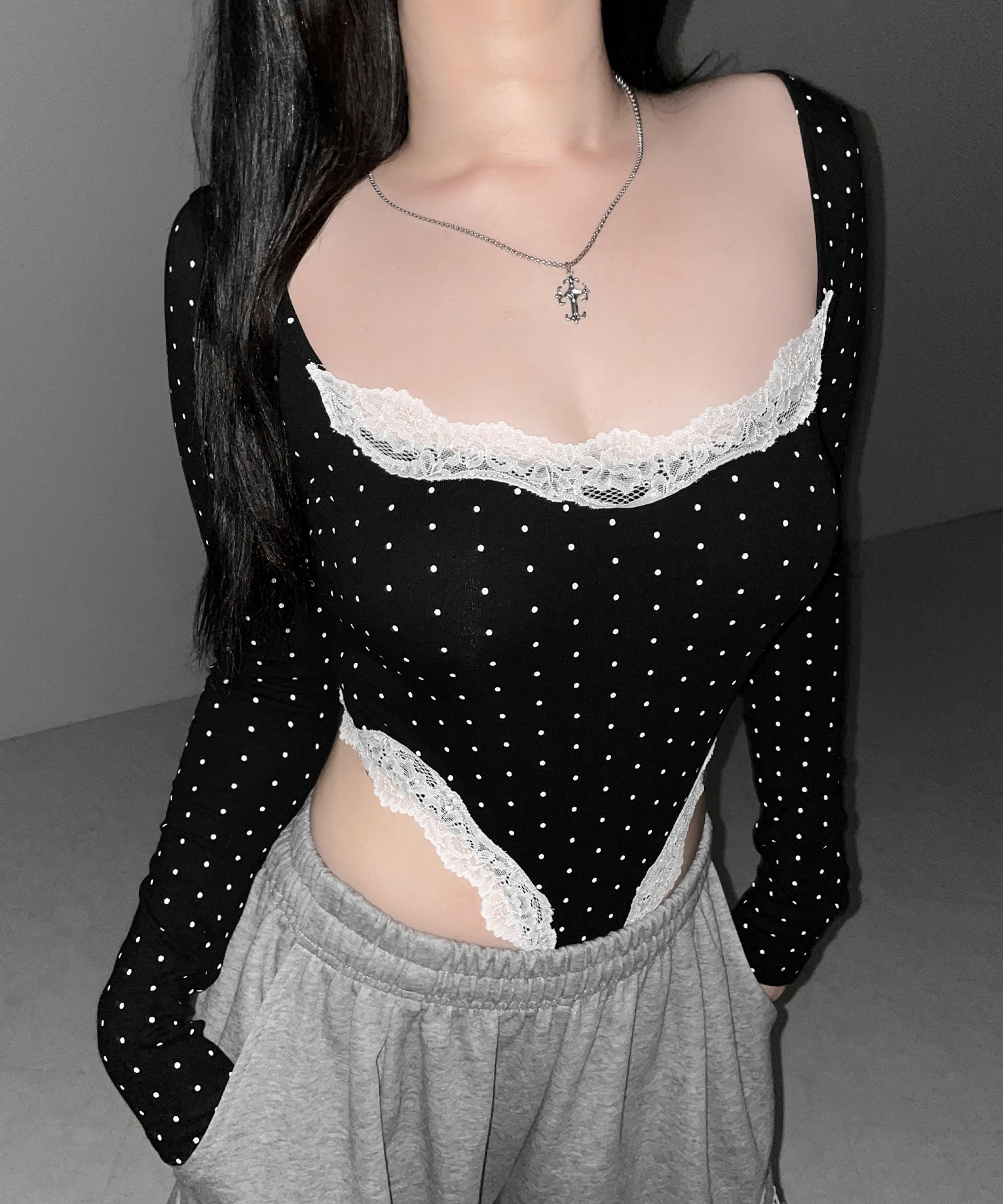 ドットカットアウトレースポイントボディスーツトップス ／dot cutout lace point bodysuit tops