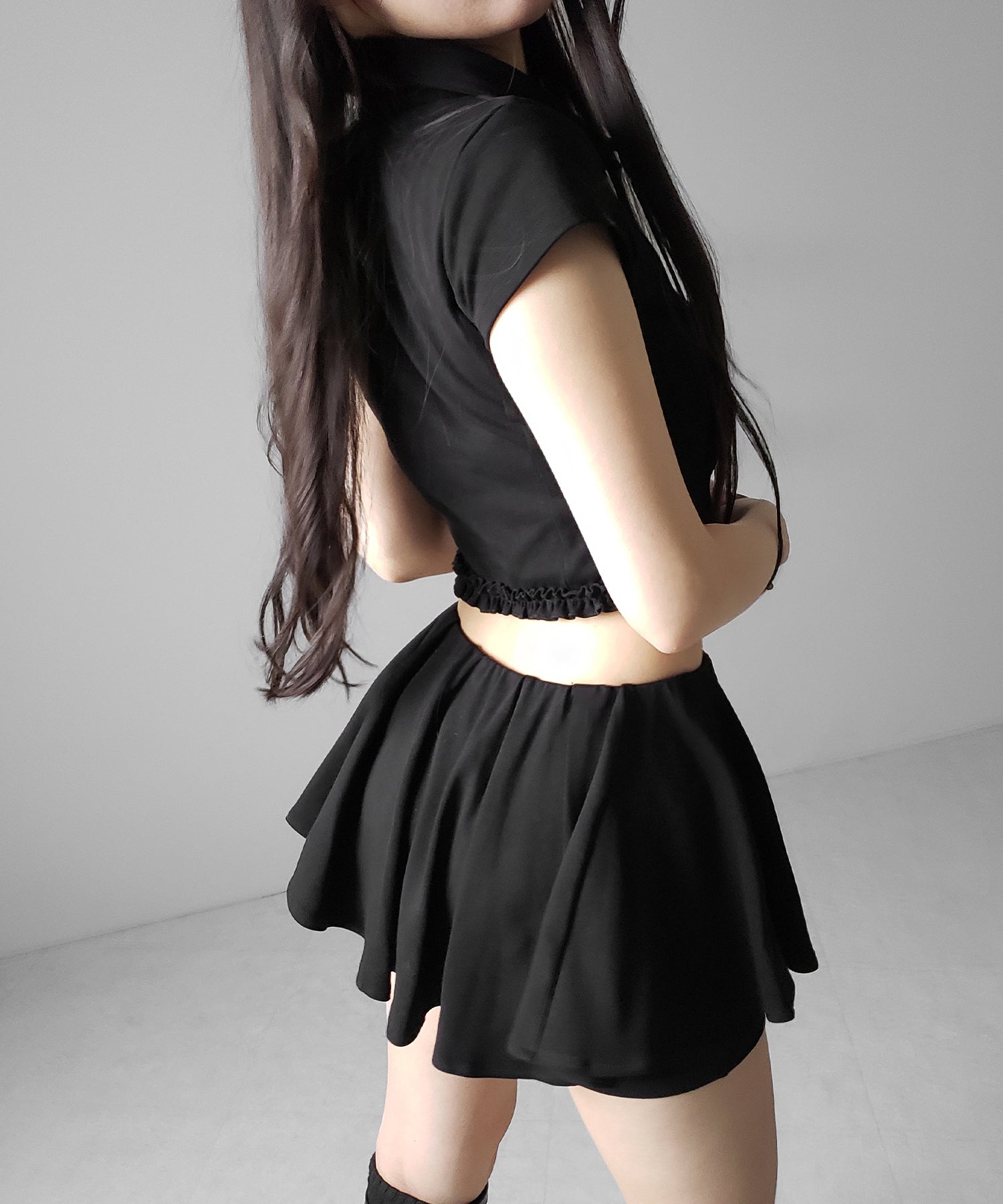 【 セットアップ 】ロゴプレート半袖トップス＋フレアミニスカパン SET ／( SETUP ) logo plate short sleeve tops + flared mini skirt pants