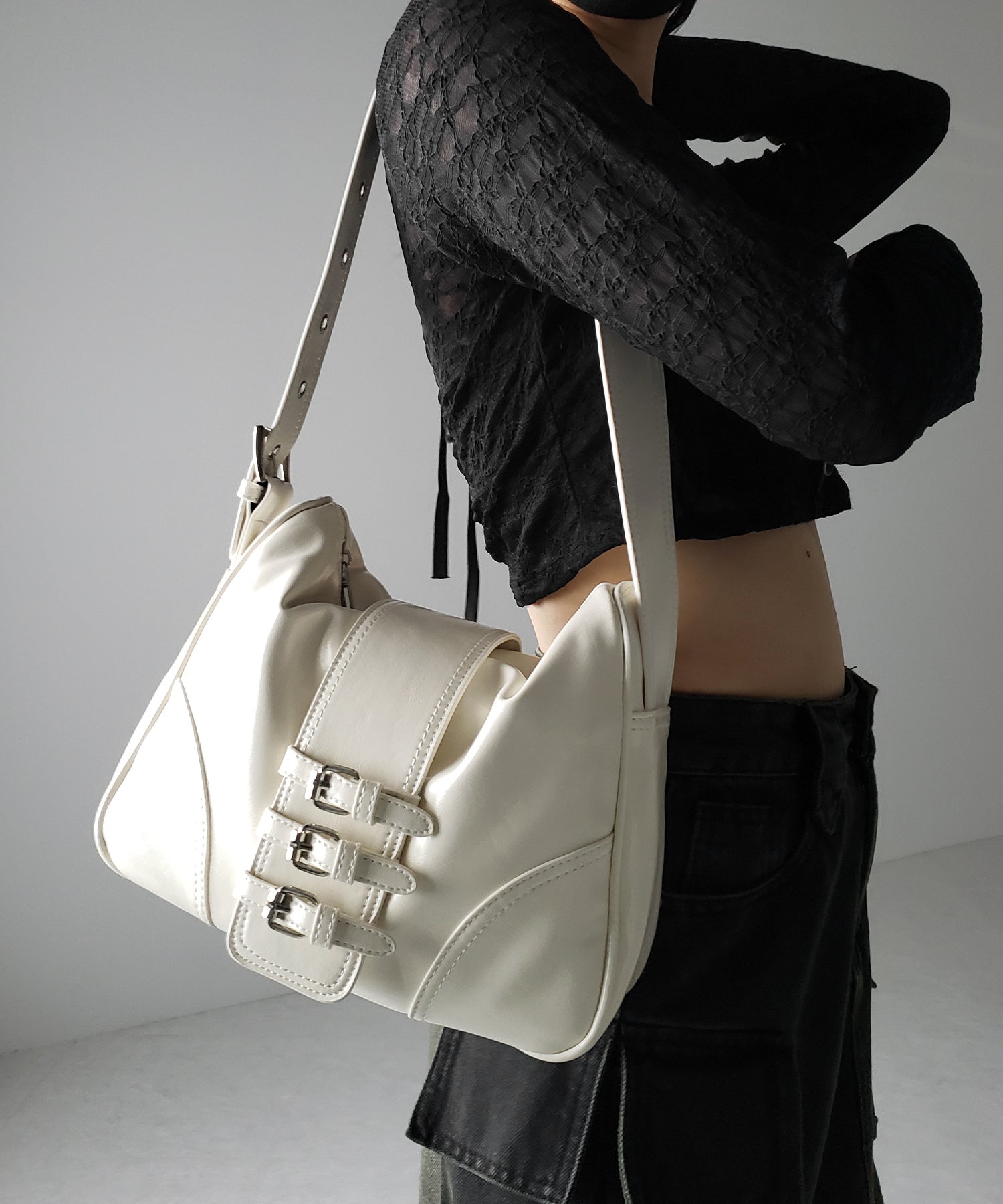 3color 】ベルテッドフェイクレザーショルダーバッグ ／ belted