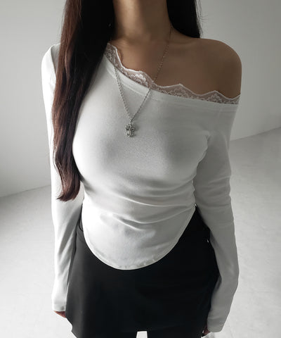 【 ２color 】ワンショルダーレースポイントスリムカットソートップス ／ one shoulder lace point slim cutsew tops