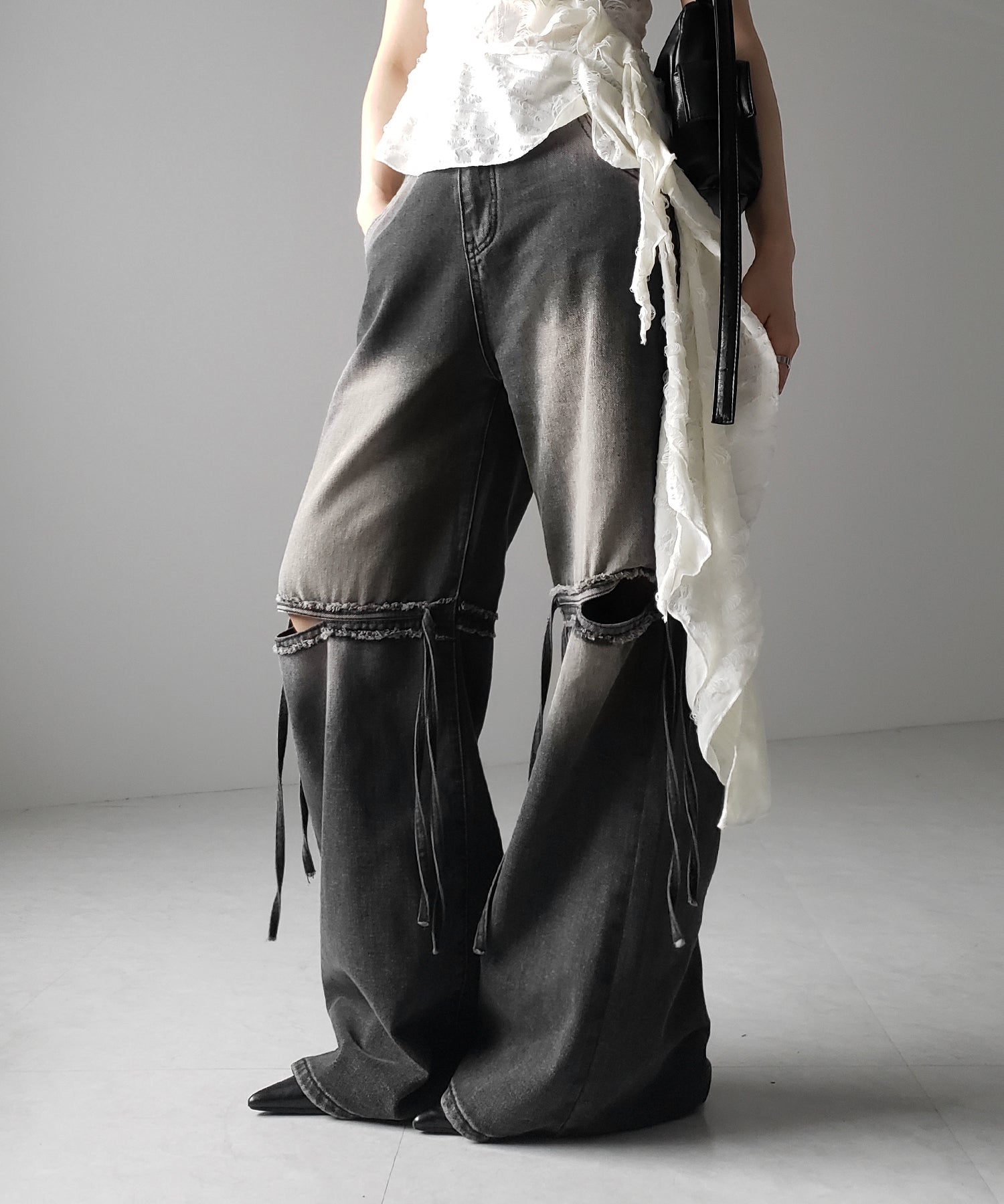 【 ４size ／ ２color 】カットアウトストラップヴィンテージルーズデニム ／ cutout strap vintage loose denim