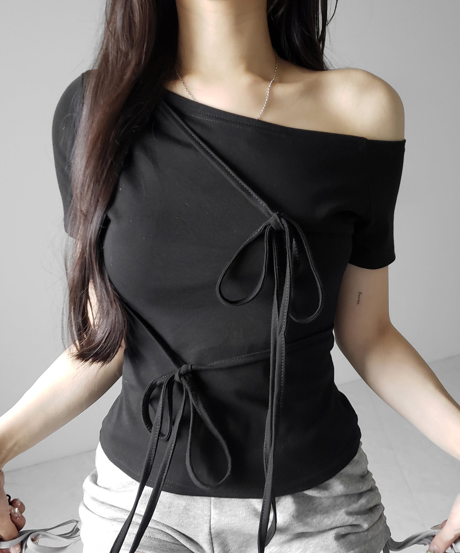 ストリングリボンスリムフィットTシャツ ／ string ribbon slim fit T-shirts