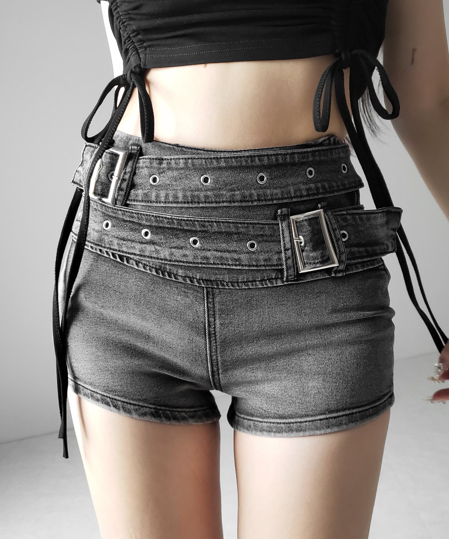 ダブルベルテッドマイクロミニデニムショートパンツ ／ double belted micro mini denim short pants