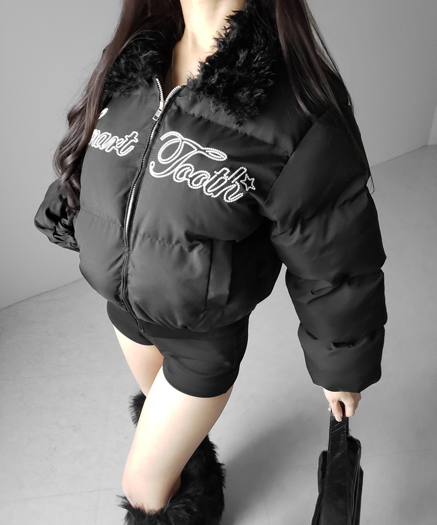 レタリングロゴ刺繍ショートパフダウンジャケット ／ lettering logo embroidery short puffer jacket