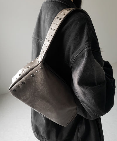 【 ２color】スタッズデザインスクエアショルダーバッグ ／ stud design square shoulder bag
