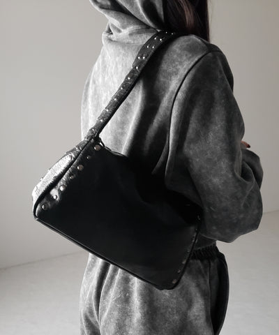【 ２color】スタッズデザインスクエアショルダーバッグ ／ stud design square shoulder bag