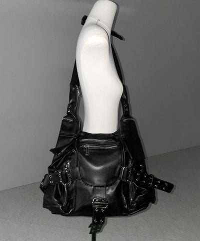 【 多ポケットで収納力抜群 】３連ベルテッド多ポケットフェイクレザーショルダーバッグ ／ Three belted multi pocket fake leather shoulder bag