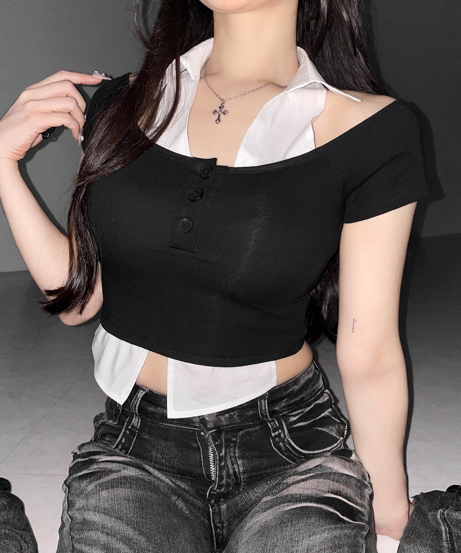 シャツレイヤードヘンリーネックカットアウトトップス ／ shirt layered henlyneck cutout tops