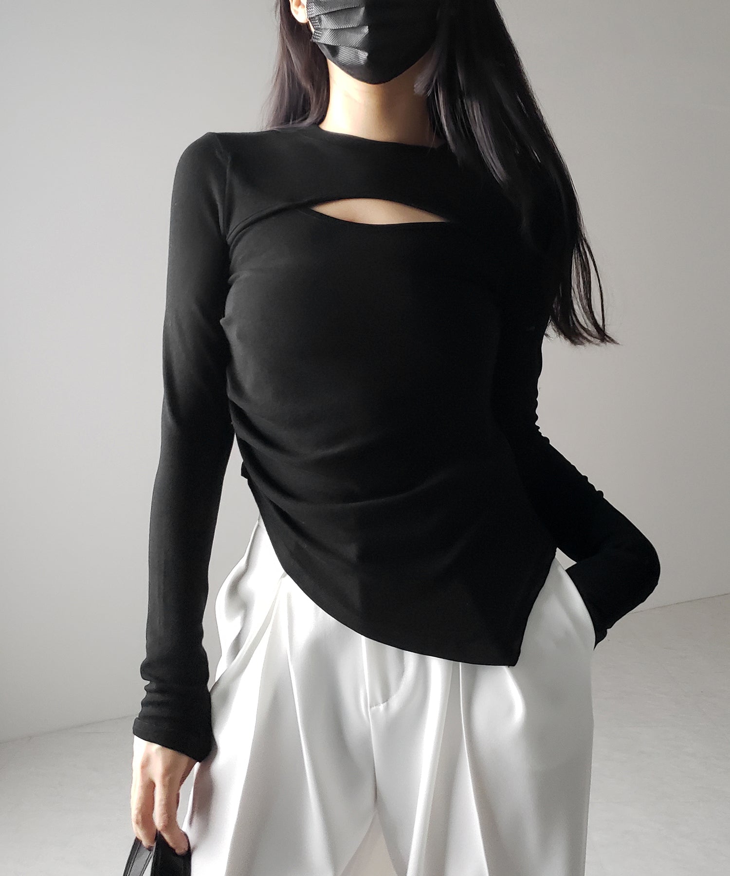 【 ３color 】カットアウトサイドシャーリングアシンメトリートップス ／ cut-out side shirring asymmetry tops