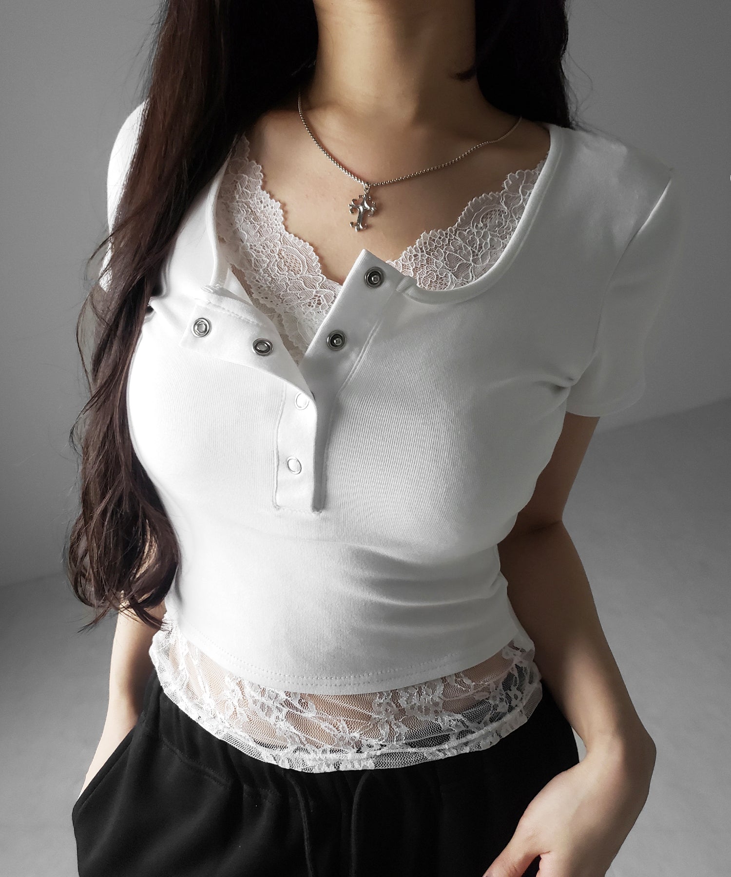 レースレイヤードヘンリーネックスクエア半袖Ｔシャツ ／ lace layered henley neck square short sleeve T-shirt