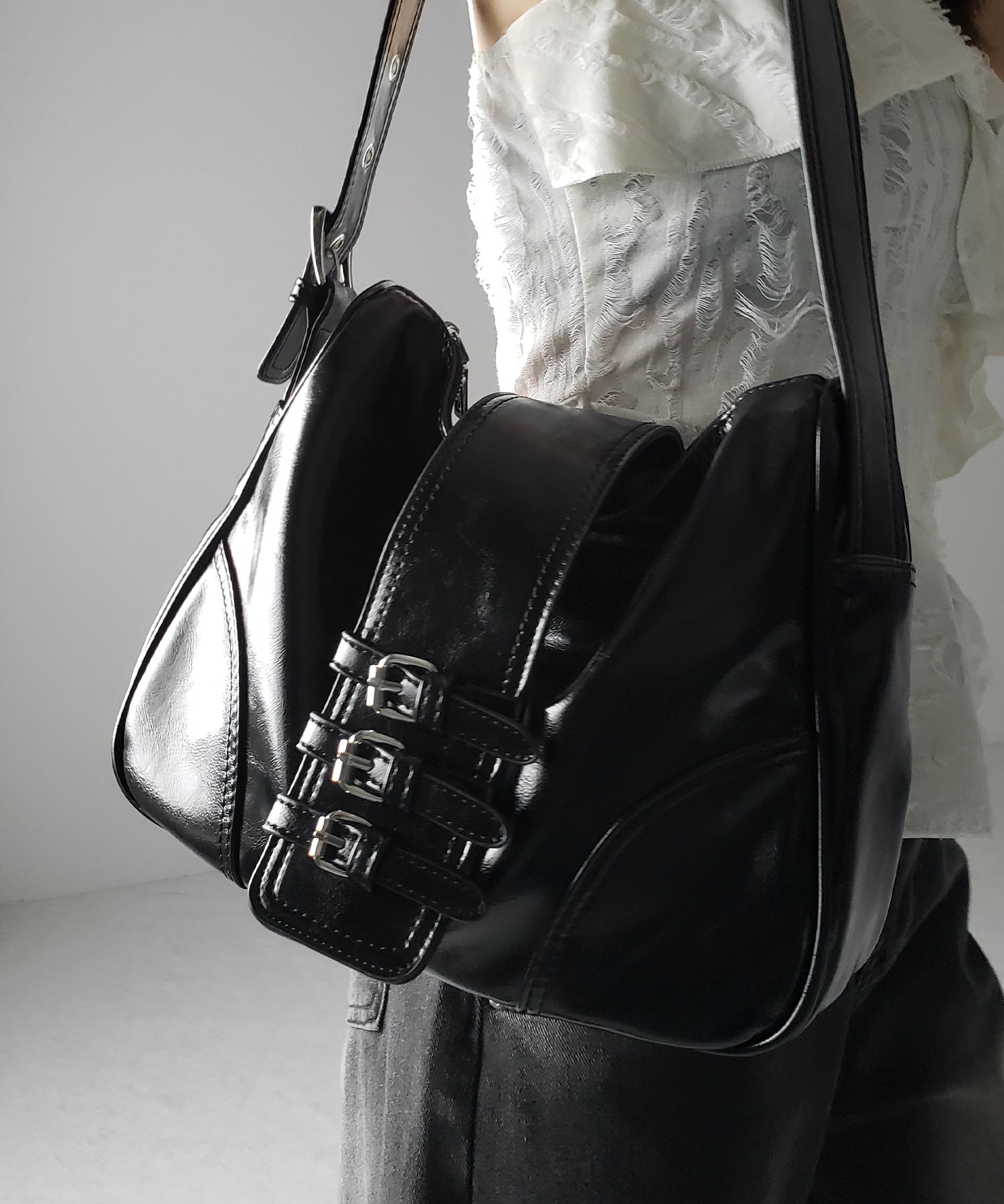 【 ３color 】ベルテッドフェイクレザーショルダーバッグ ／ belted fake leather shoulder bag