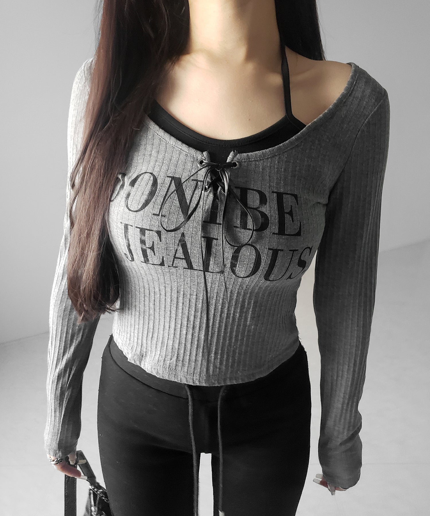 【 クロスネックにできる２WAY 】レースアップフェイクレイヤードロゴカットソートップス ／ laceup fake layered logo cutsew tops