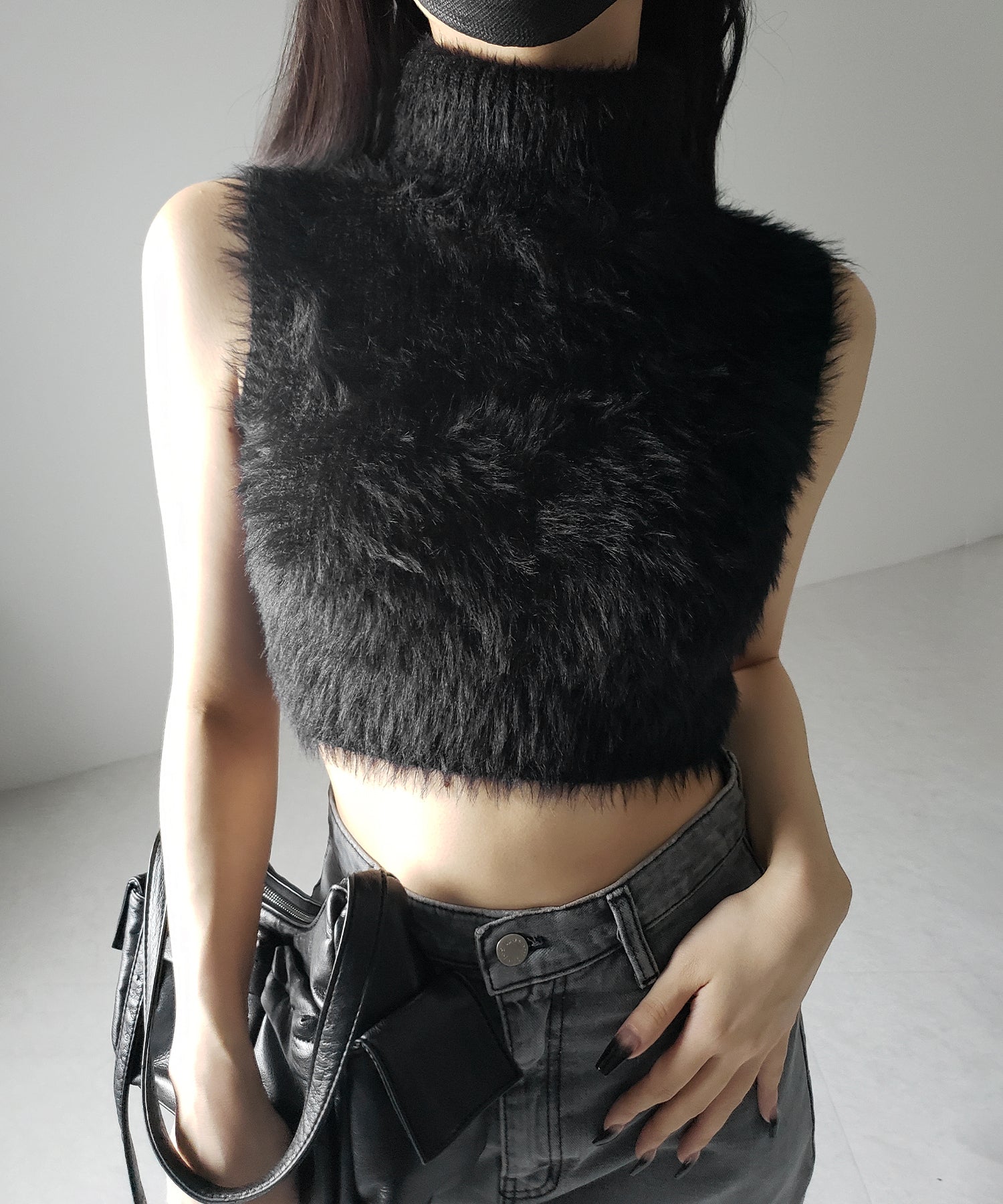 【 ３color 】タートルネックショートシャギーノースリニットトップス ／ turtleneck short shaggy nosleeve knit tops