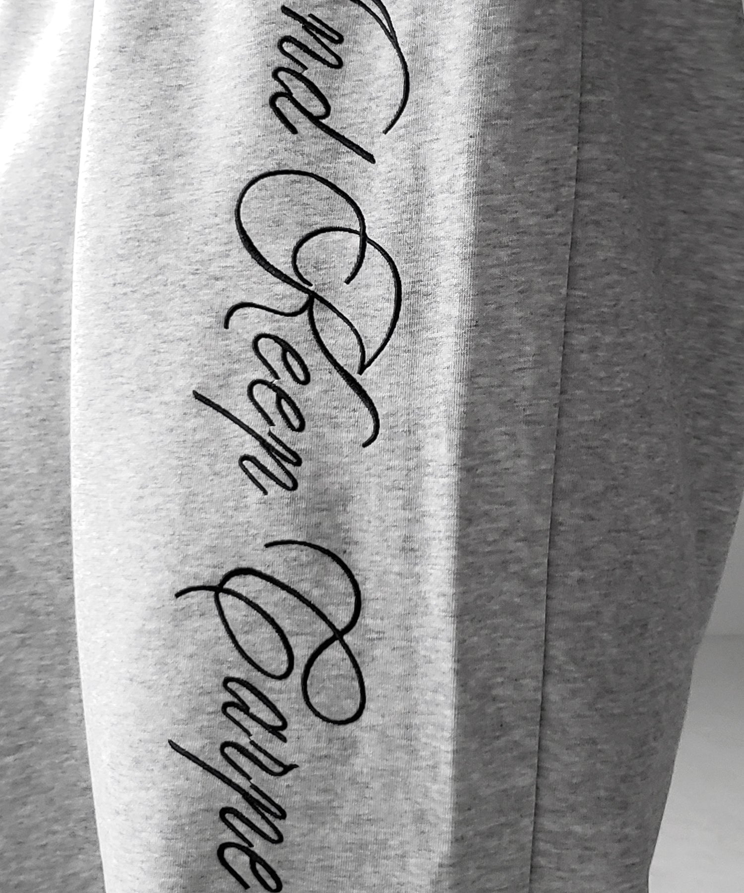 レタリングロゴ刺繍ワイドスウェットパンツ ／ lettering logo embroidery wide sweatpants