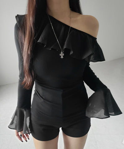 【 ２color 】ワンショルボリュームフリルカットソートップス ／ one shoulder volume frill cutsew tops