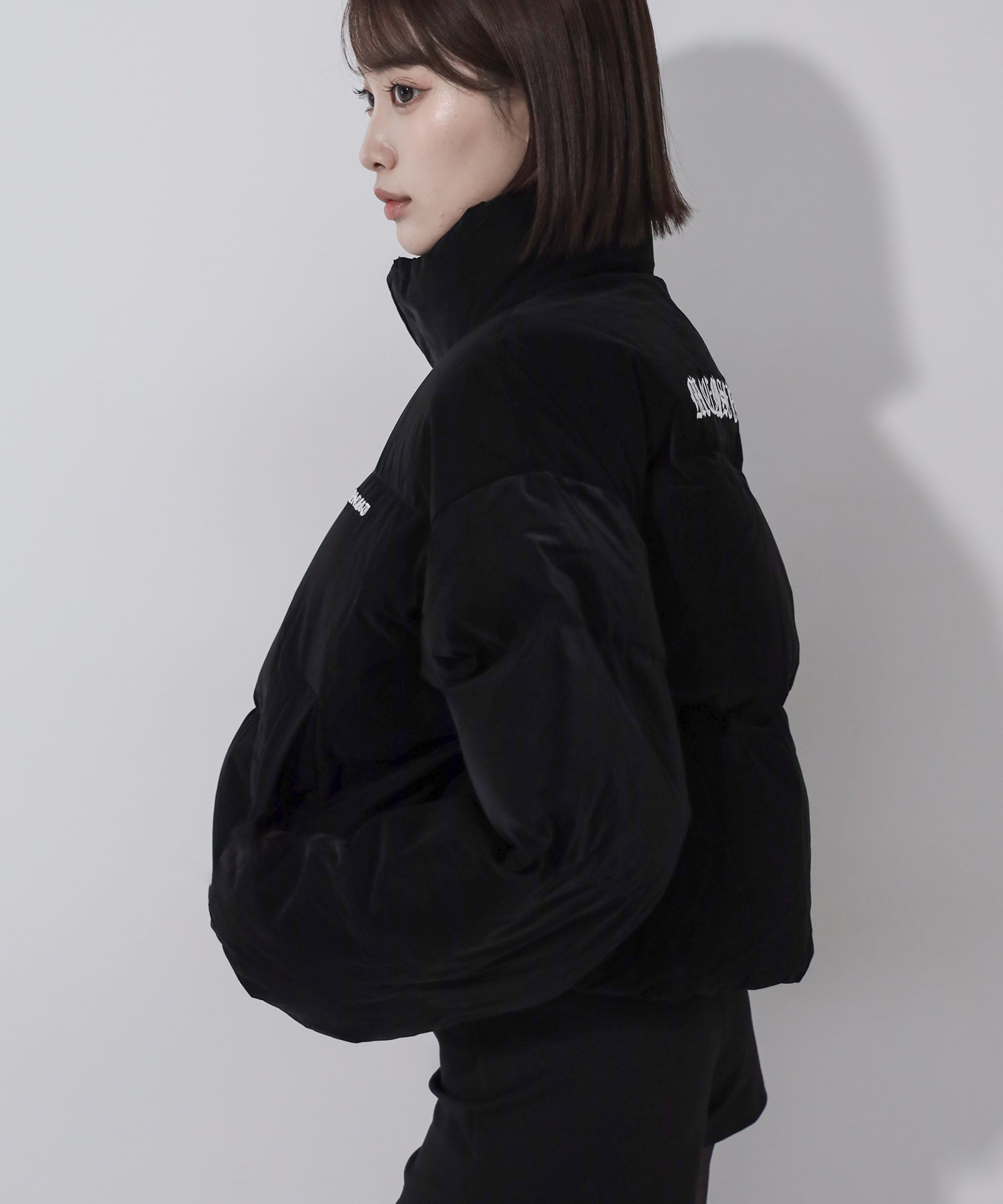 【 大好評につきロゴ無しバージョン追加！ 】グランジロゴ刺繍ショートパフダウンジャケット ／ grunge logo embroidery short puff down jacket