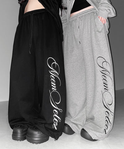 【 セットアップ可能 】レタリングロゴプリントワイドスウェットパンツ ／ lettering logo print wide sweat pants