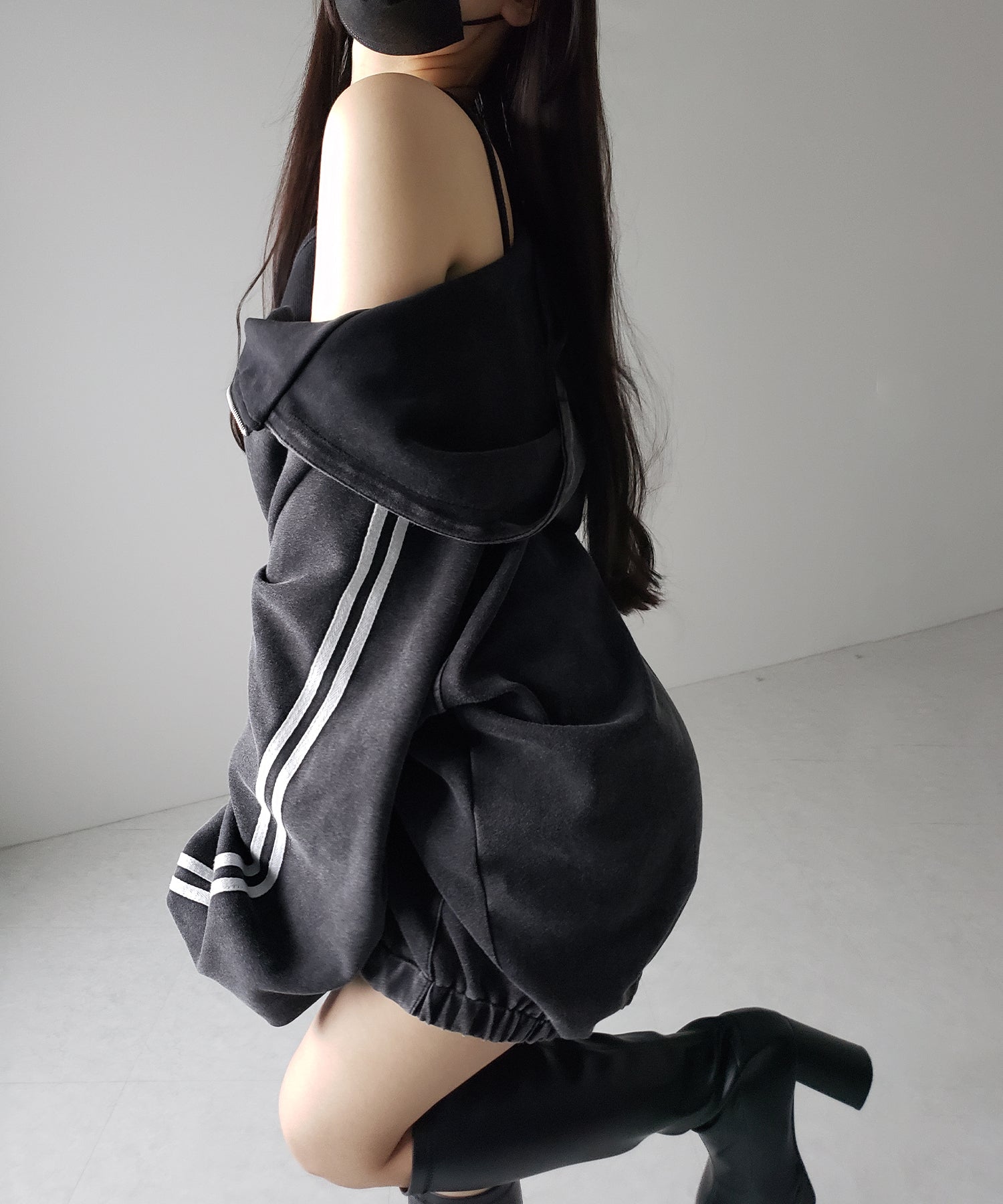 ピグメントヴィンテージ加工サイドラインジップアップパーカー ／ Pigment vintage side line zip-up hoodie