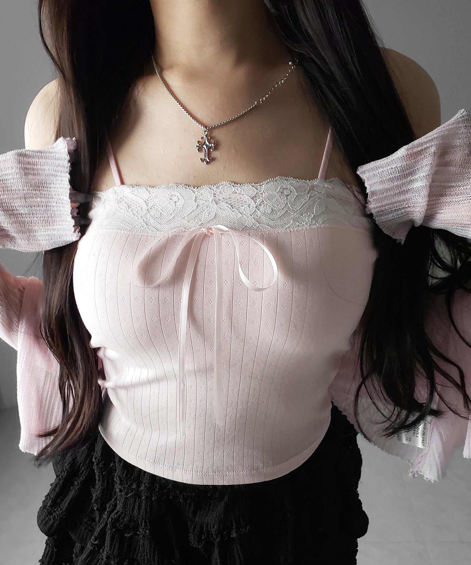 フロントリボンレースショートキャミソール ／ front ribbon lace short camisole