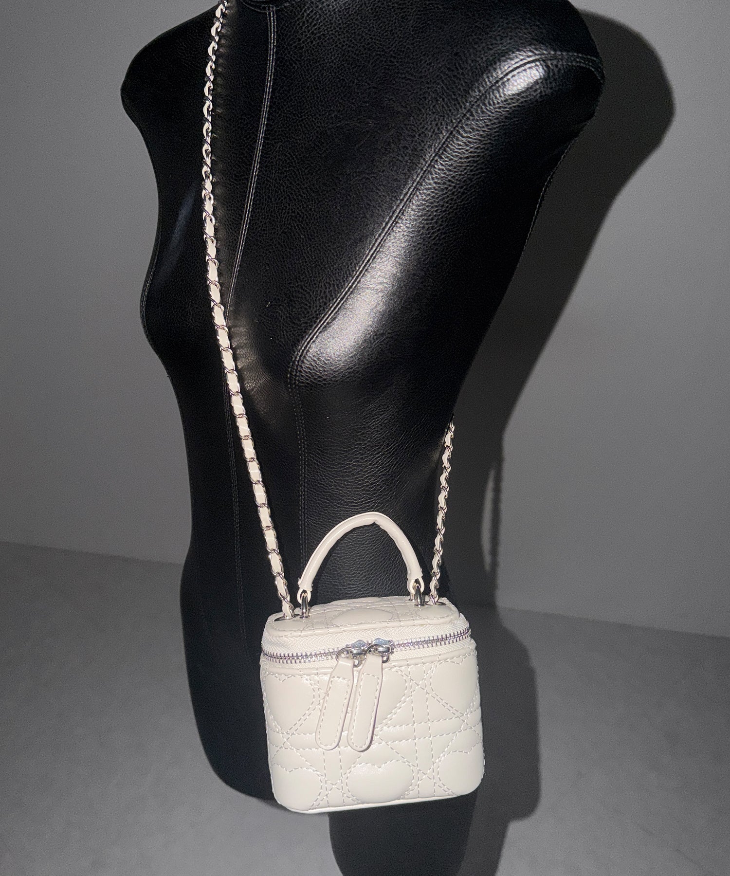ハートキルティングミニバニティバッグ / heart quilted mini vanity bag