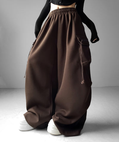 【 裾絞り可能２WAY 】ドローコードタックワイドカーゴスウェットパンツ ／ drawcord tuck wide cargo sweatpants