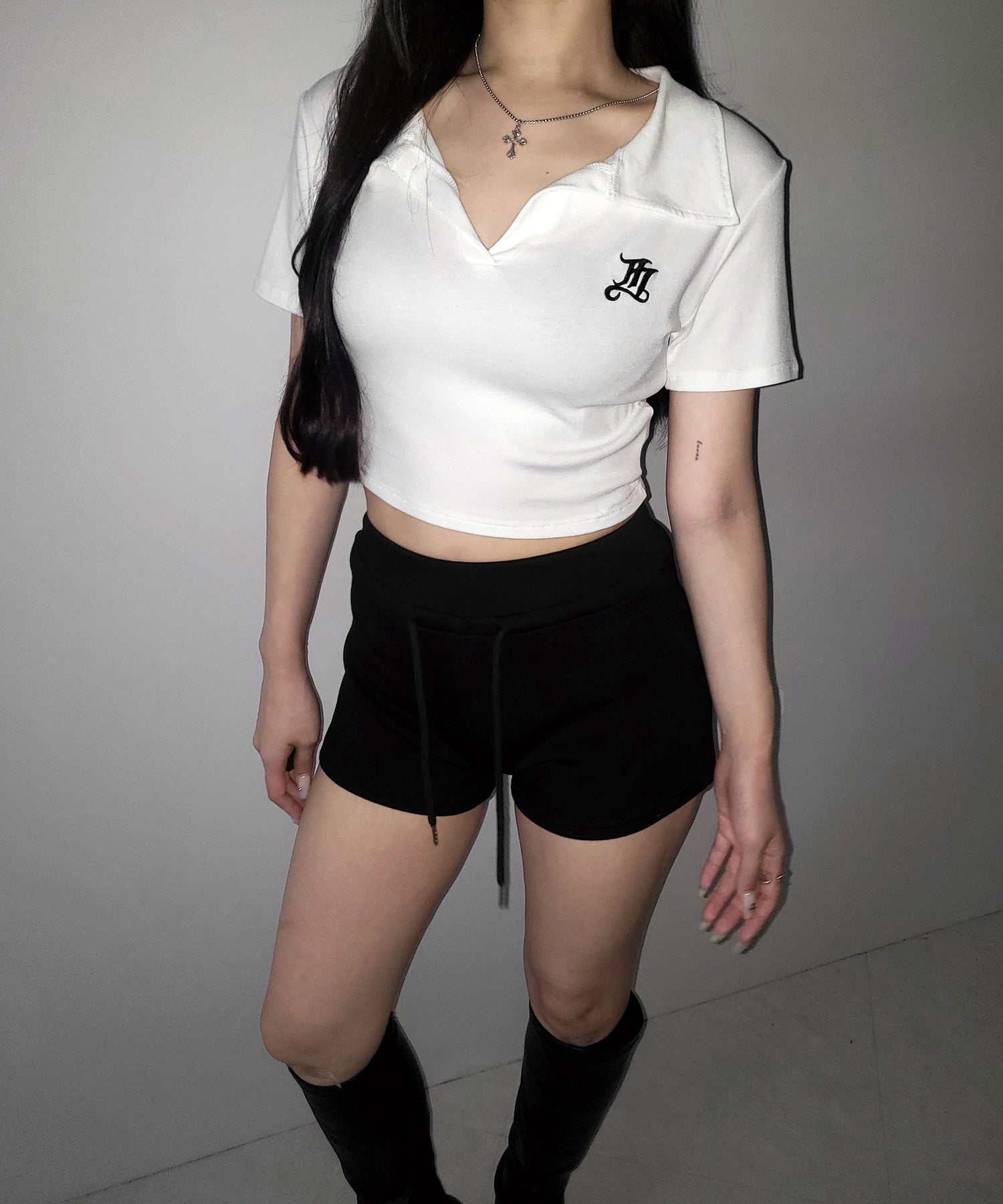 【 ２color 】M LOGO スキッパーショート半袖Tシャツ ／ M LOGO skipper neck short sleeve T-shirt