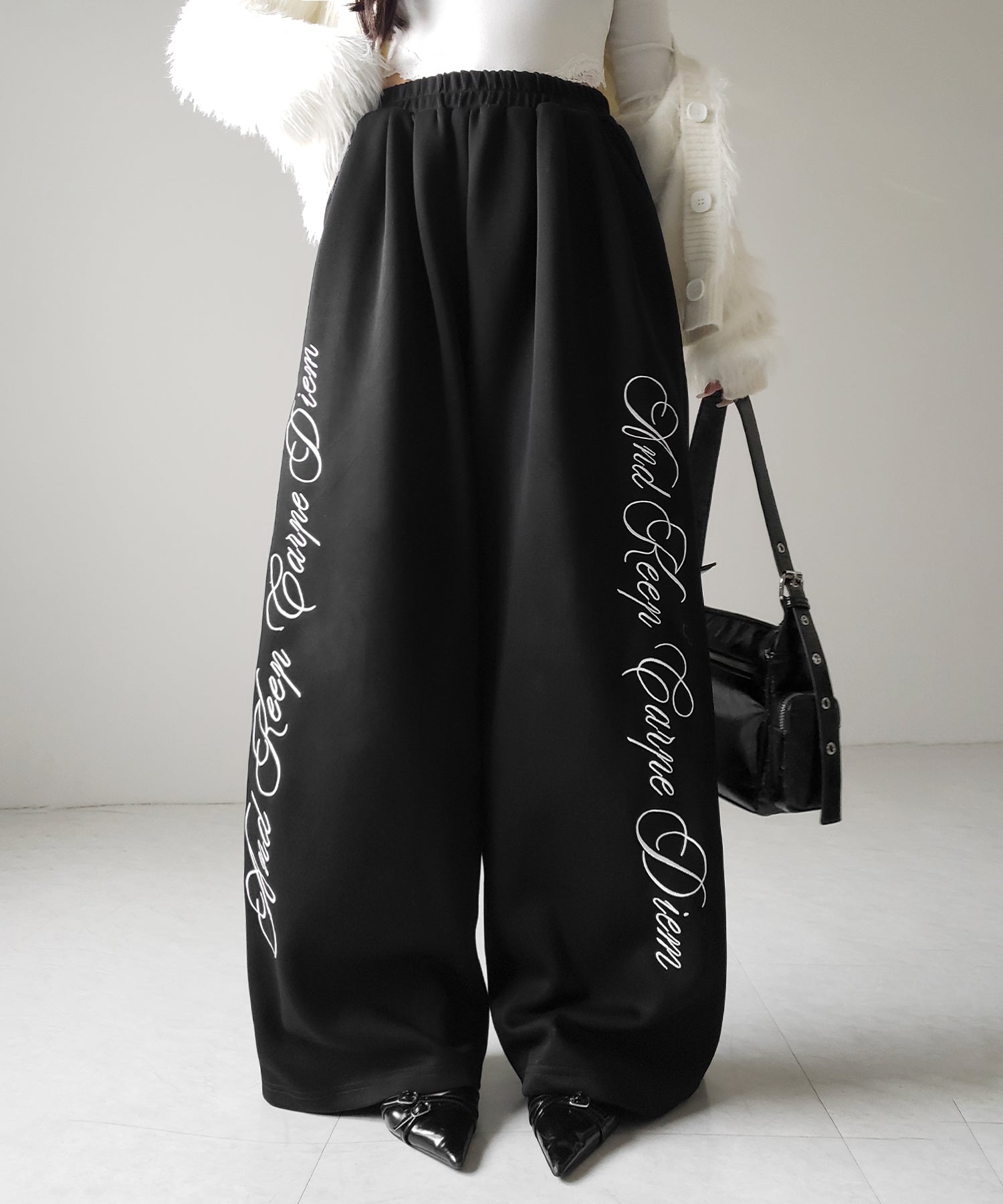 レタリングロゴ刺繍ワイドスウェットパンツ ／ lettering logo embroidery wide sweatpants