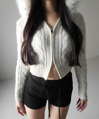 ファーフーディダブルジップショートニットパーカー ／ Fur hooded double zip short knit hoodie