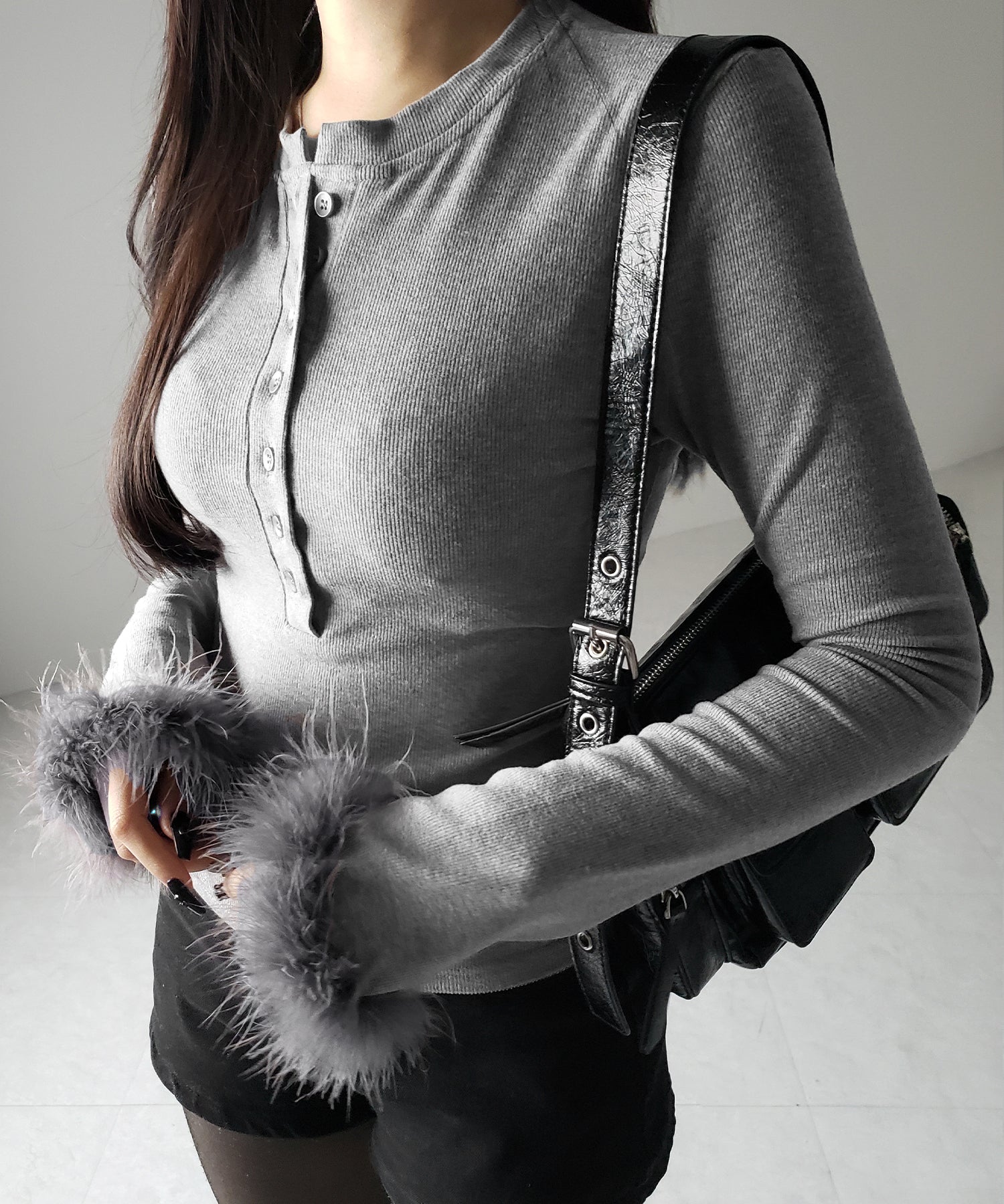 【 ２color 】ファースリーブヘンリーネックリブトップス ／ fur sleeve henley neck lib tops