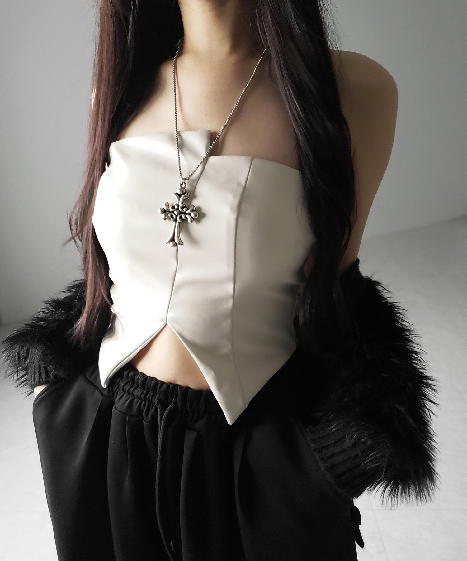 【 ２color 】アシンメトリー切替フェイクレザービスチェ ／ asymmetry switching fake leather bustier
