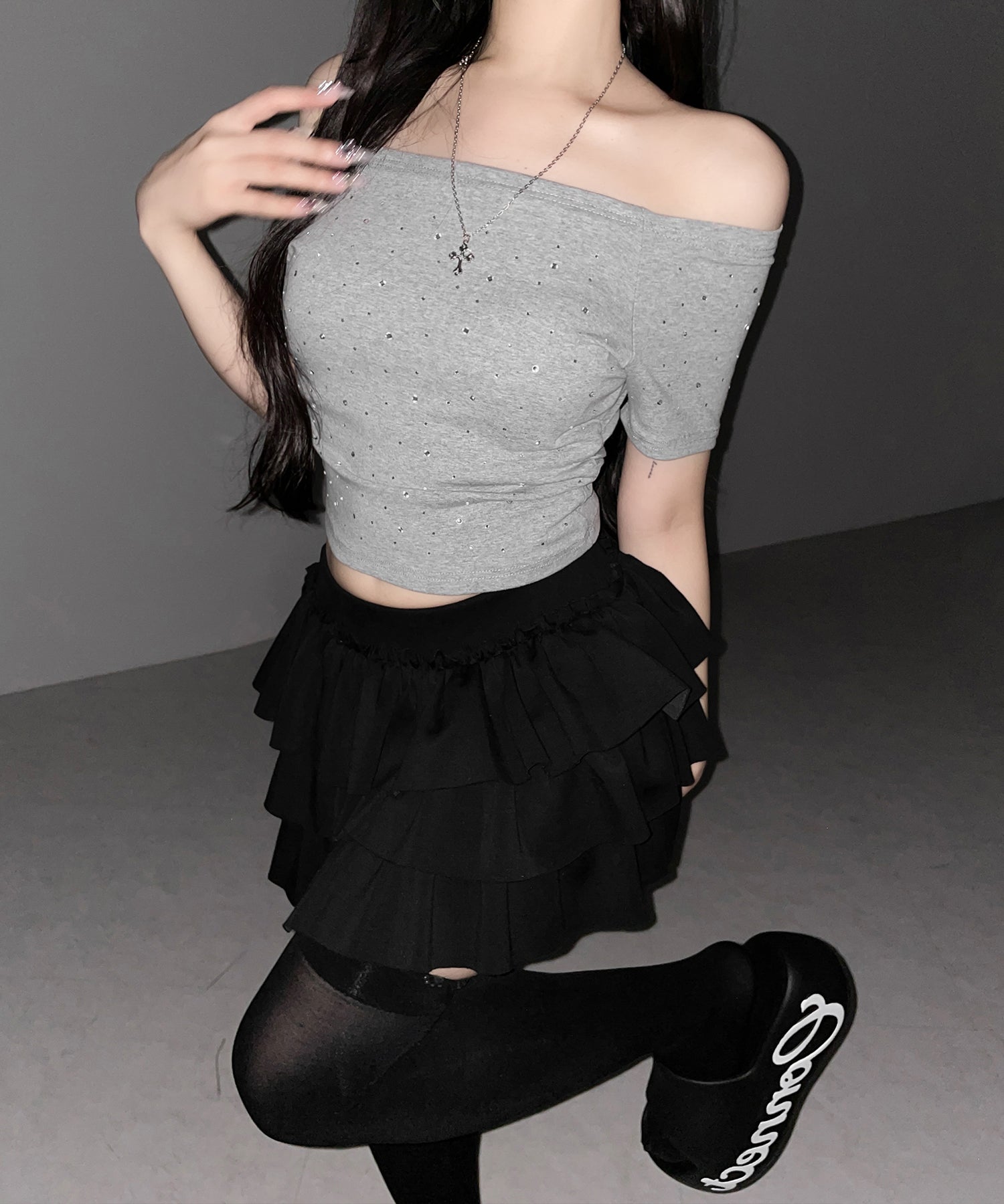 ラインストーンオフショルスリムTシャツ ／ Rhine stone off shoulder slim T-shirts