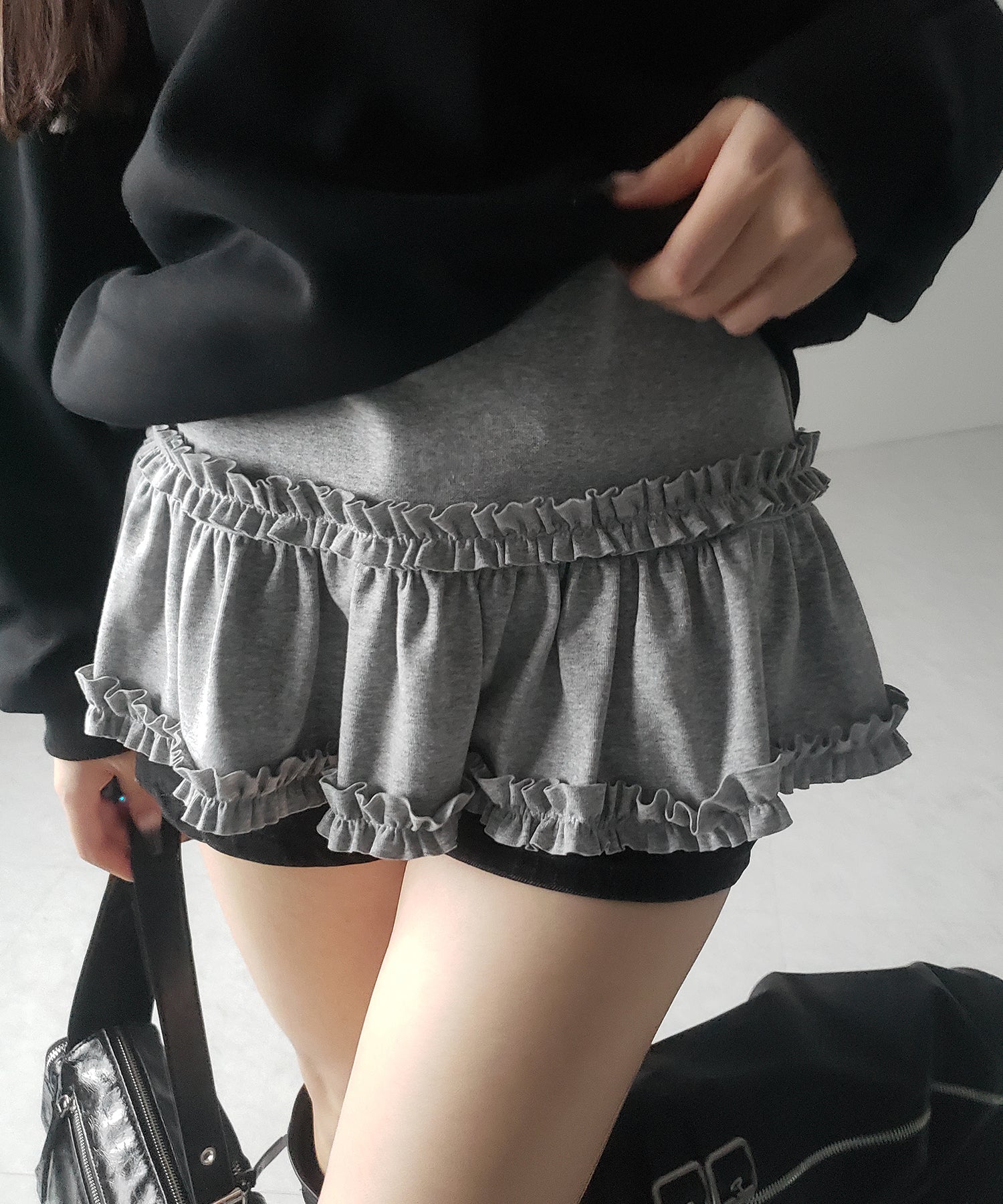 【 ３color 】裾フリルレイヤード長袖トップス ／ hem frill layered long sleeve tops