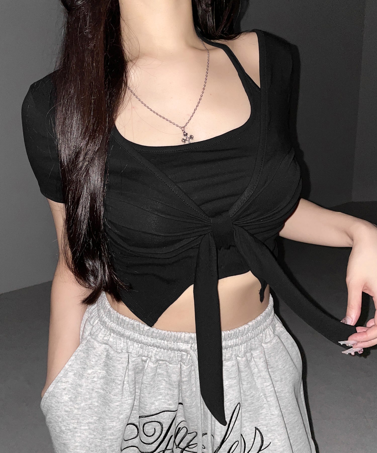フロントリボンレイヤードトップス ＋ ホルターキャミ  ＳＥＴ  ／ front ribbon layered tops ＋ halter camisole SET