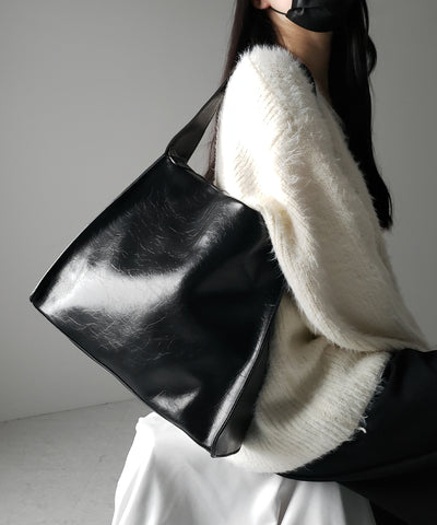【 ２color 】ヴィンテージフェイクレザースクエアショルダーバッグ ／ vintage fake leather square shoulder bag