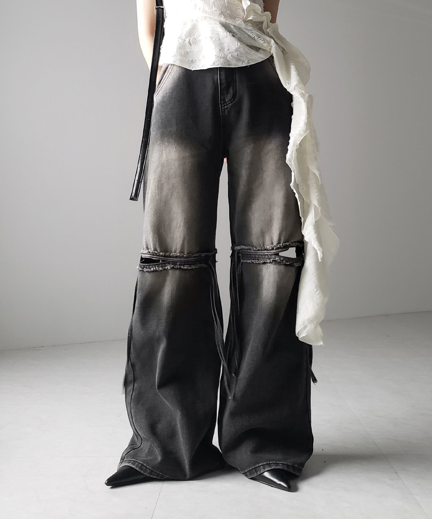 【 ４size ／ ２color 】カットアウトストラップヴィンテージルーズデニム ／ cutout strap vintage loose denim