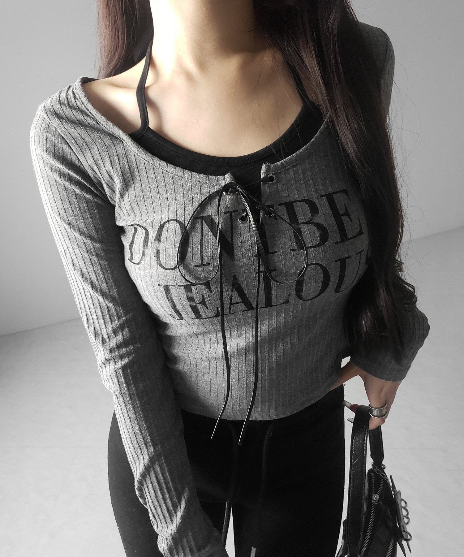 【 クロスネックにできる２WAY 】レースアップフェイクレイヤードロゴカットソートップス ／ laceup fake layered logo cutsew tops