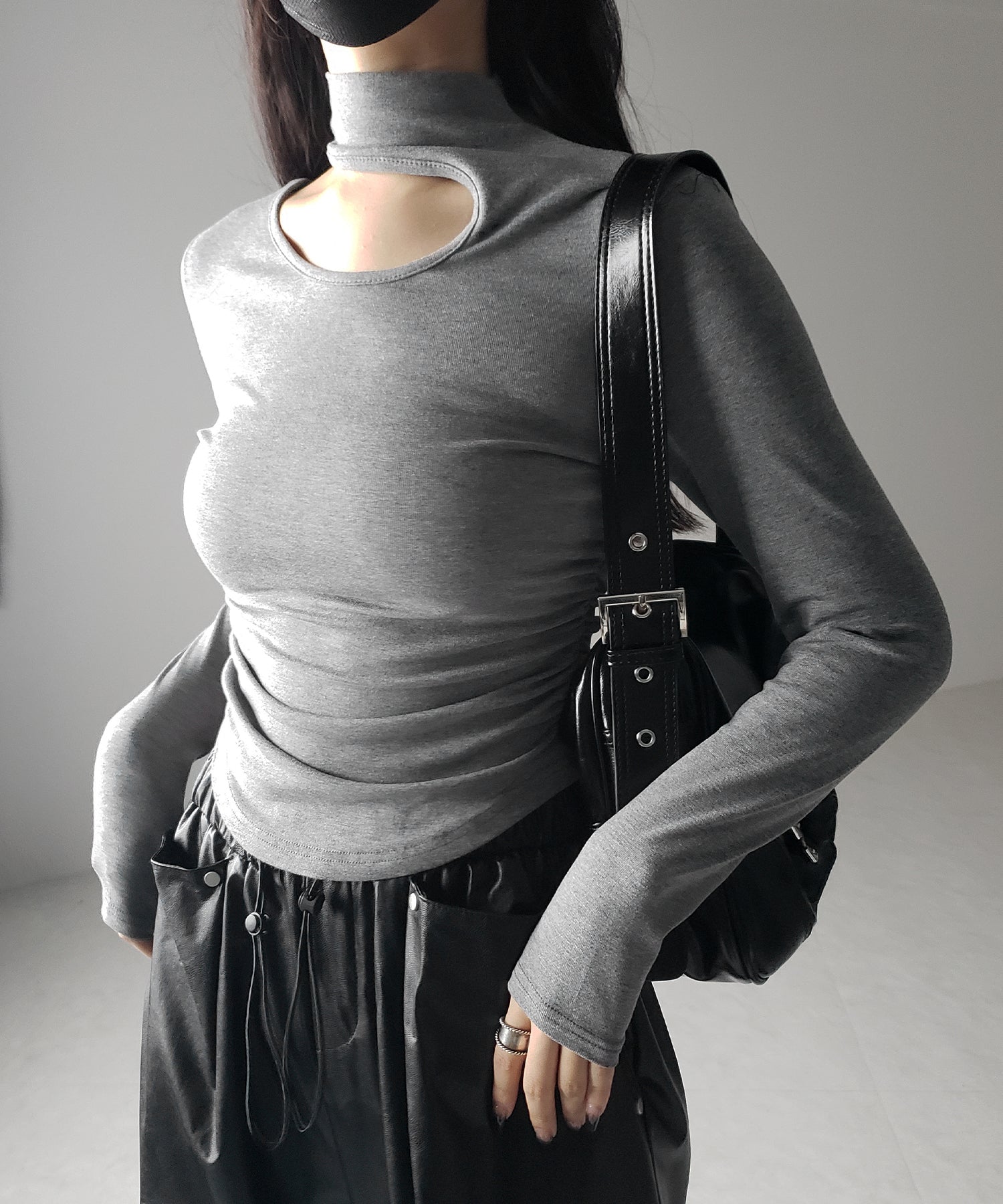 【 ２color 】カットアウトアシメチョーカーカットソートップス ／cutout asymmetry choker cutsew tops