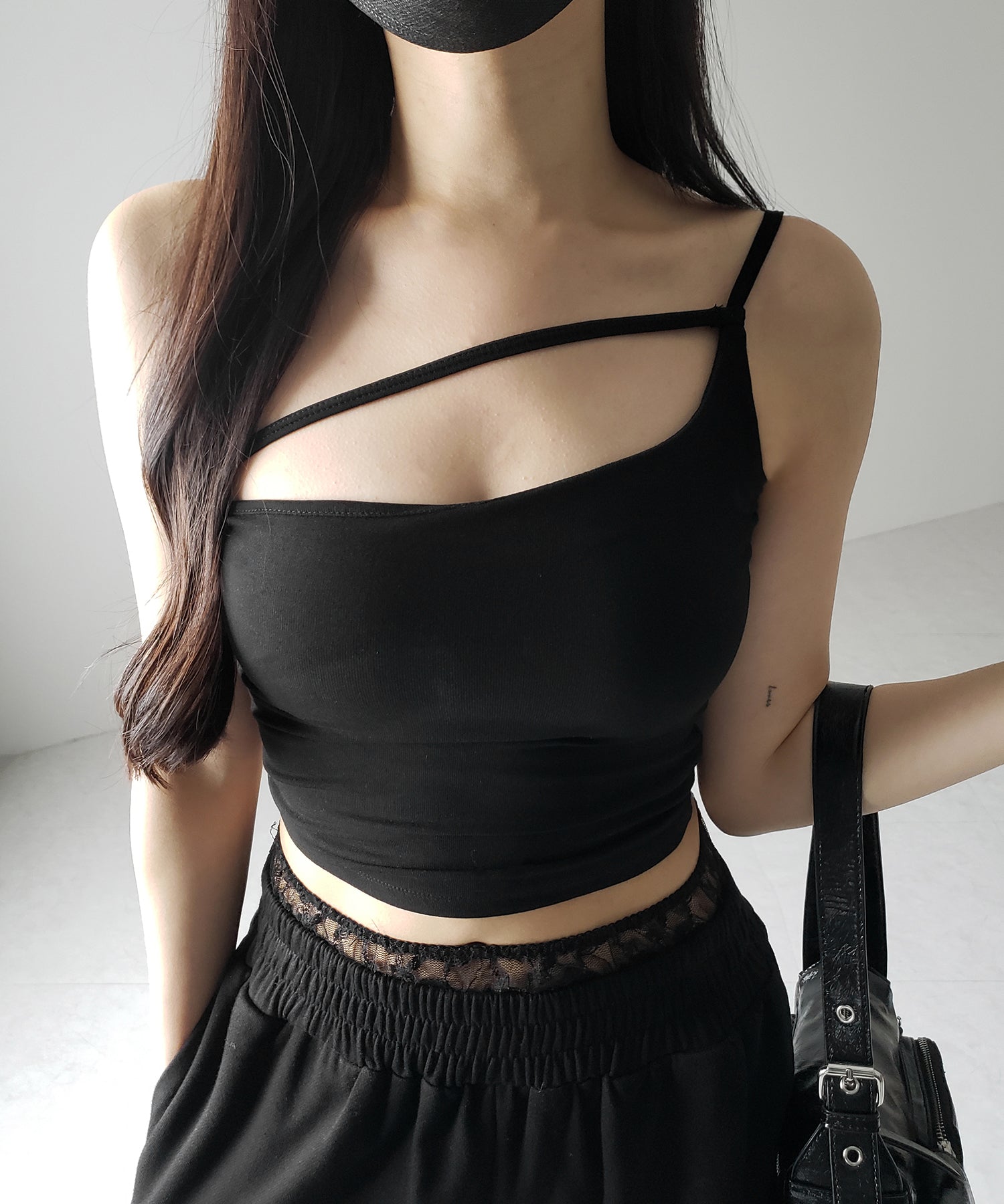 【 ３color ／ カップ付 】ラインストラップワンショルキャミソール ／ line strap one shoulder camisole