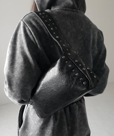 【 ２color】スタッズデザインスクエアショルダーバッグ ／ stud design square shoulder bag