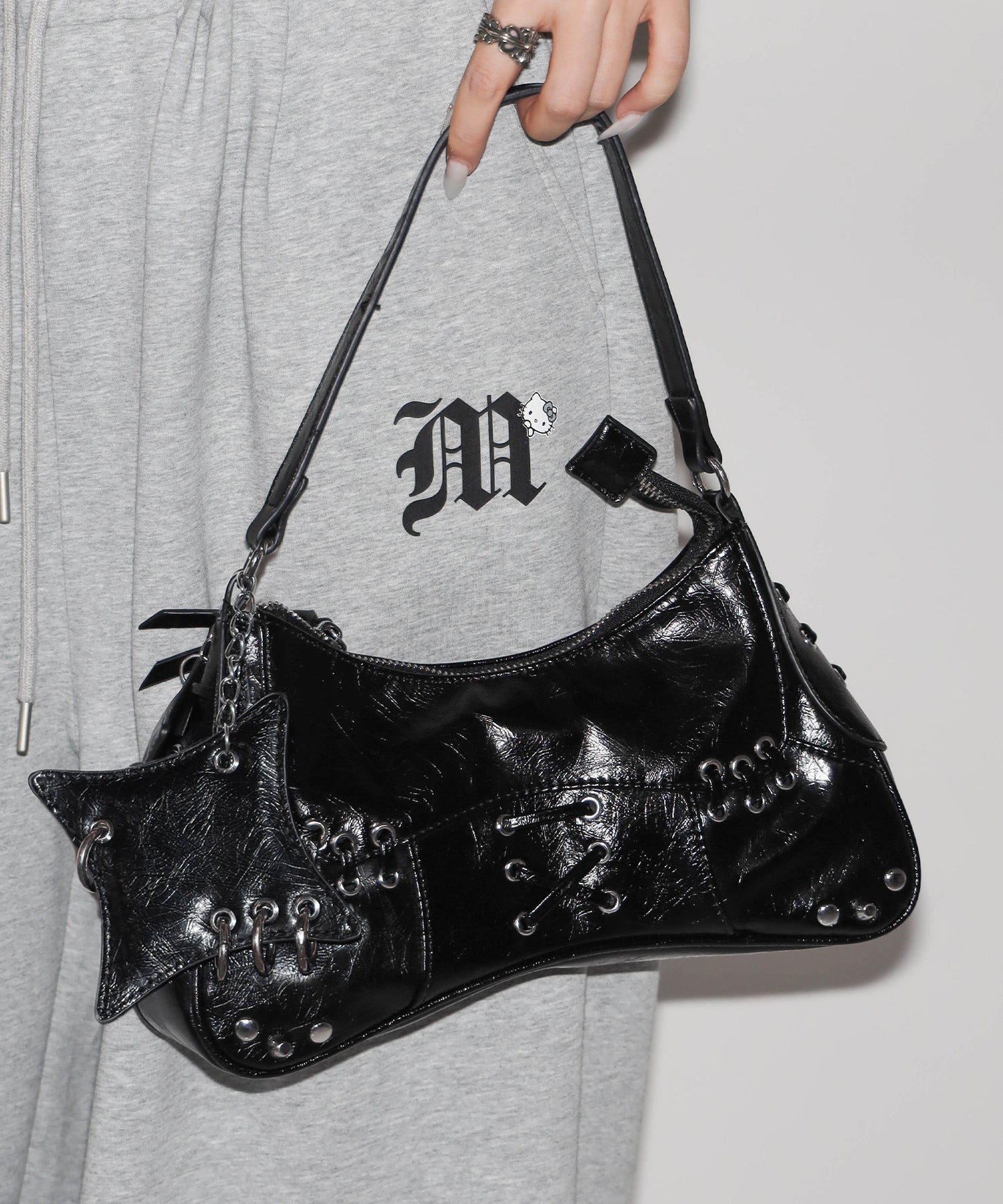 【 ショルダーストラップ付 】ピアッシングレースアップショルダーバッグ ／ piercing lace-up vintage shoulder bag