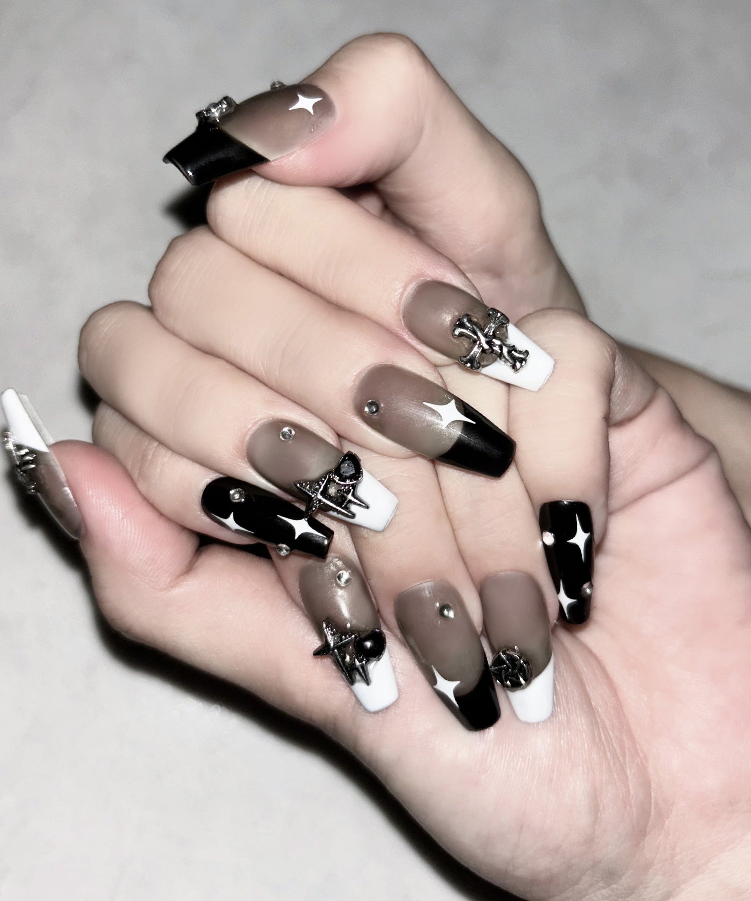 モノトーンクロスキラキラフレンチネイルチップ ／ monotone cross kirakira french nail tips