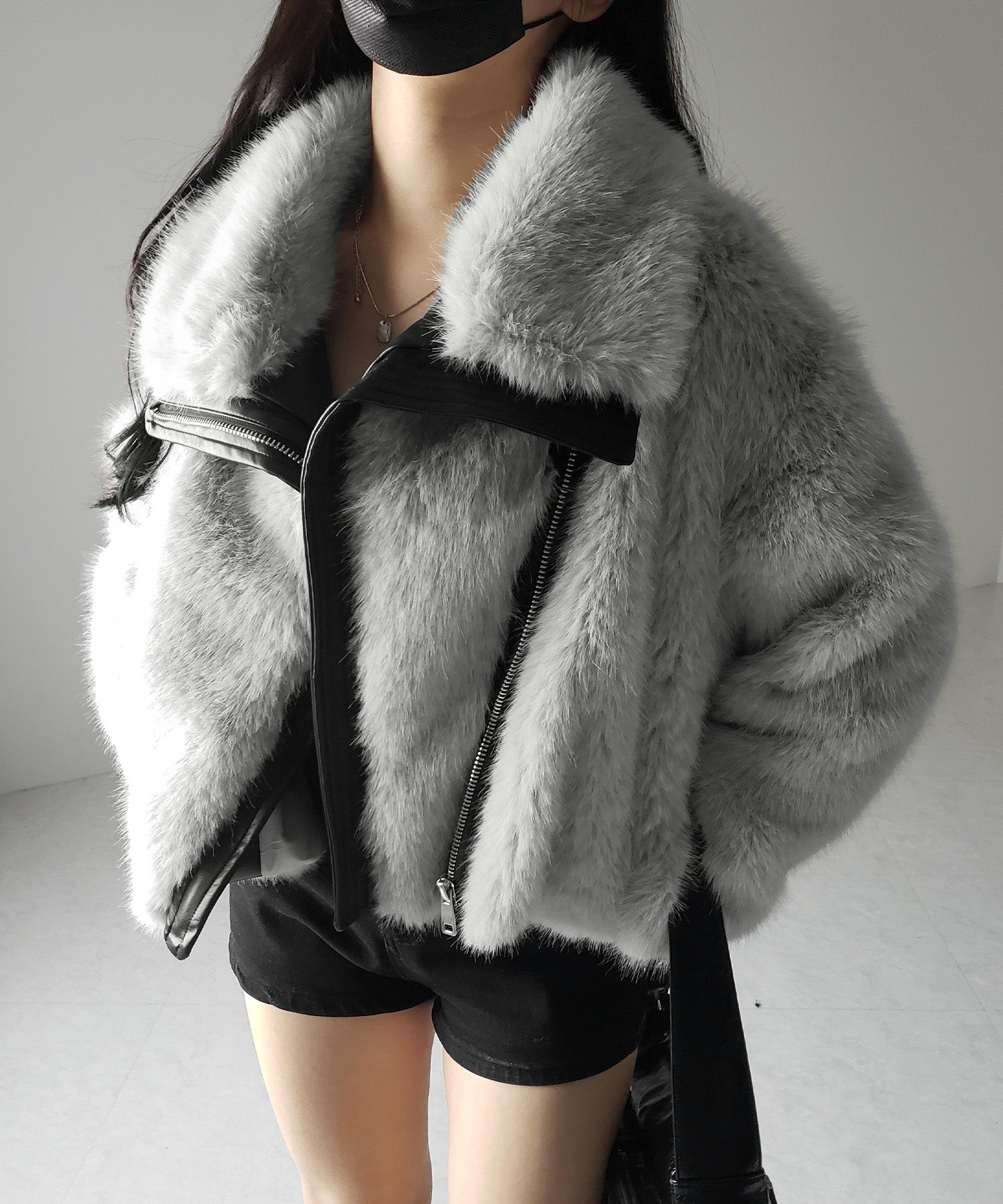 【 ２WAY 】ジップアップレザードッキングフェイクファーコート ／ zip up leather docking fake fur coat