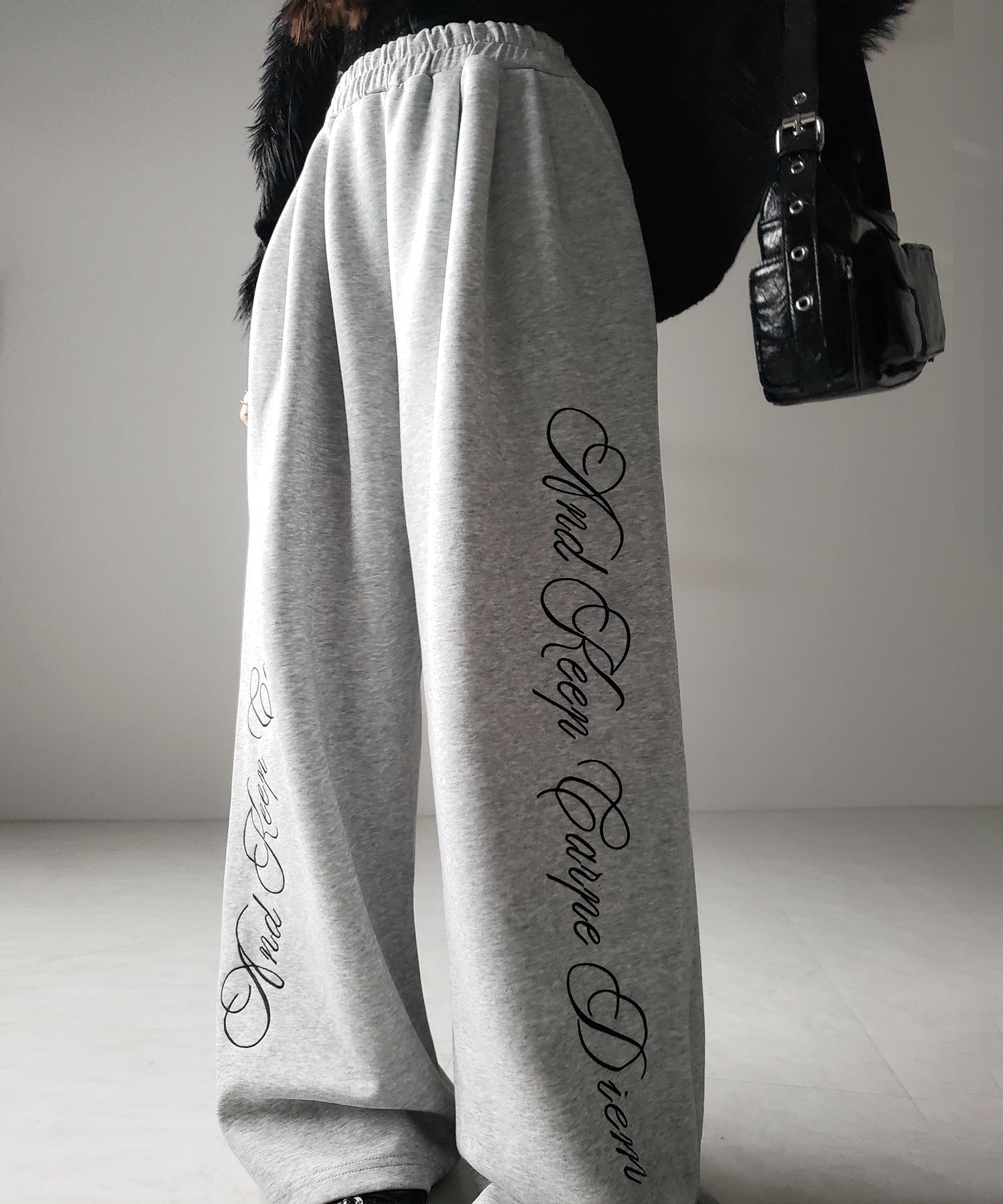 レタリングロゴ刺繍ワイドスウェットパンツ ／ lettering logo embroidery wide sweatpants