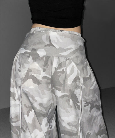 ロゴガーターカモフラタックワイドパンツ ／ logo garter camouflage tuck wide pants