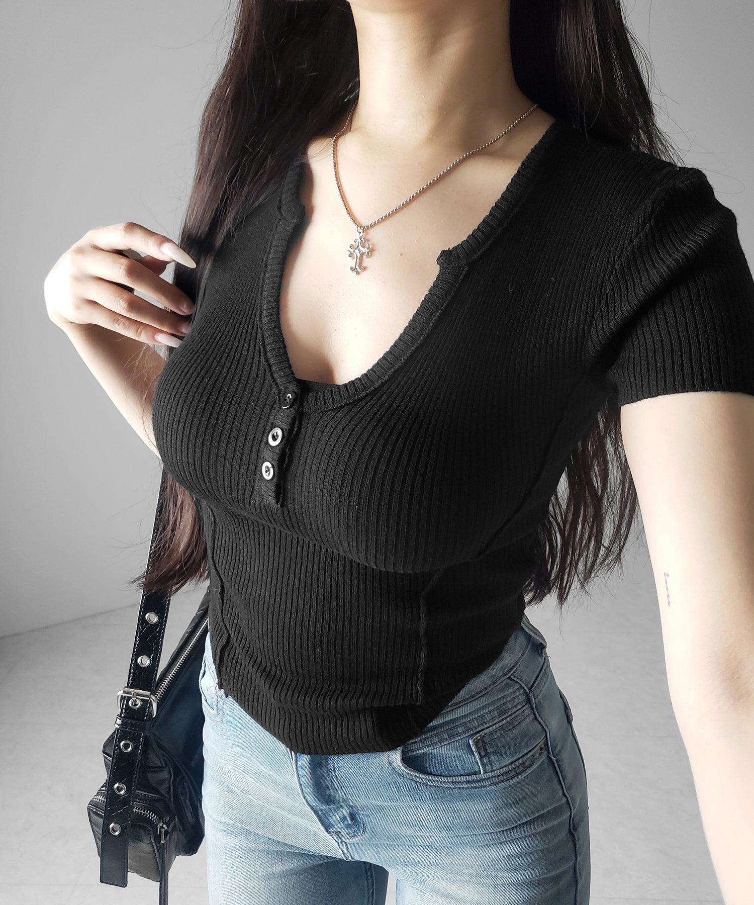 ヘンリーネックタイトフィット半袖リブニットトップス ／ Henley neck tight fit short sleeve rib knit tops