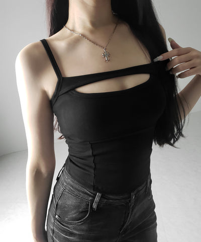 【 ３color ／ カップ付き 】胸開きカットアウトデザインスリムキャミソール ／ chest open cutout design slim camisole