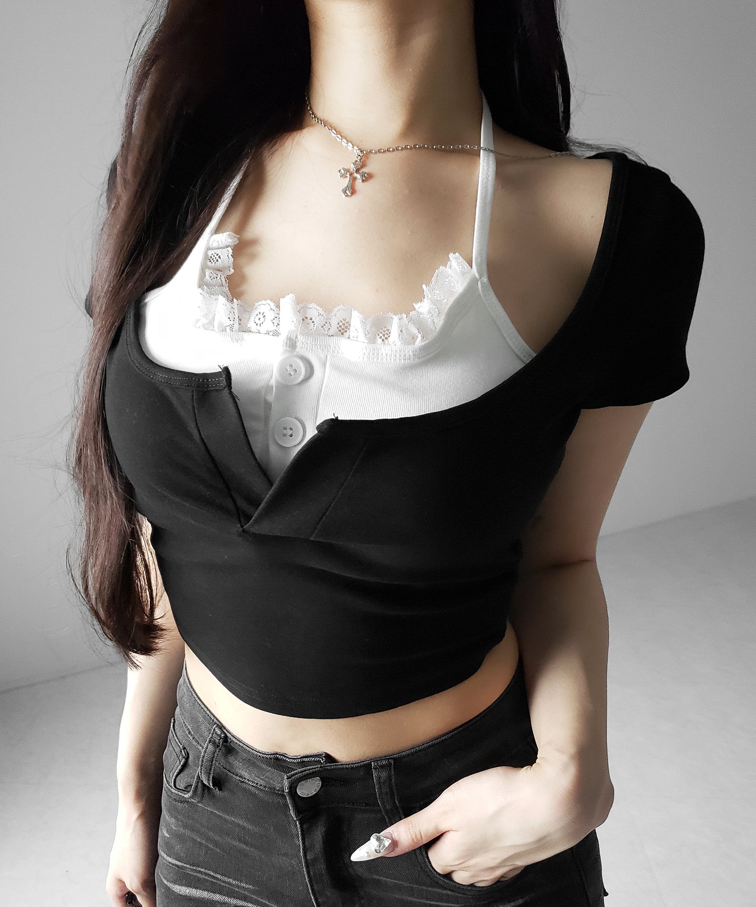 レースレイヤードドッキングスクエアネックＴシャツ ／ Lace layered docking square neck T-shirt