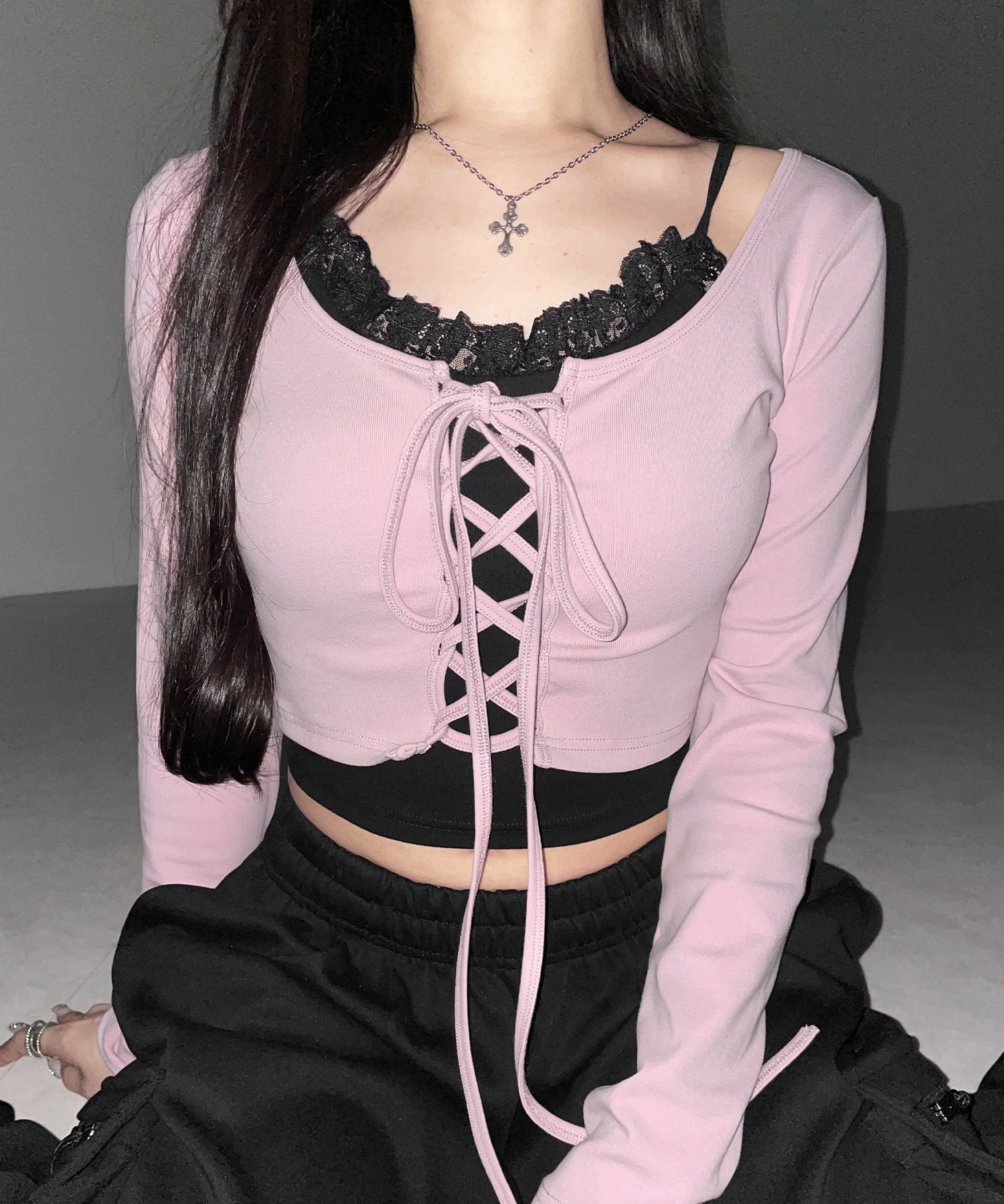 【 新色ピンクが追加！／２点セット 】レースアップリボンショートトップス ＋ レースキャミ SET ／ lace up ribbon short tops + lace cami SET